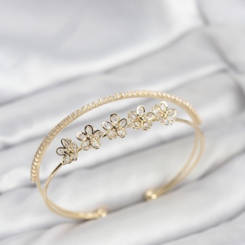 Çiçek Model Pirinç Gold Renk Kadın Bileklik