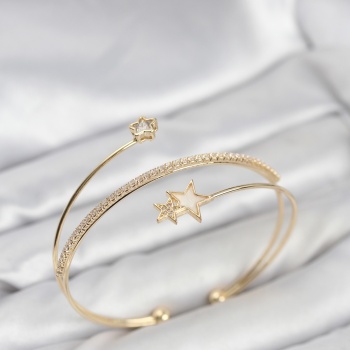 Yıldızlı Model Pirinç Gold Renk Kadın Bileklik