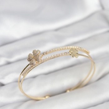 Pirinç Gold Renk Yonca Model Kadın Bileklik