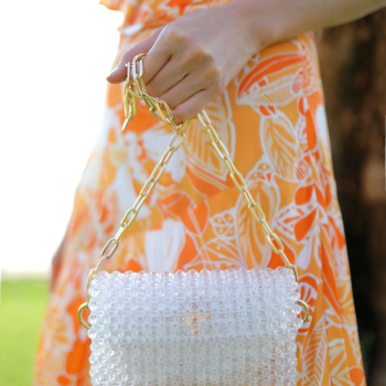 El yapımı zincirli incili çanta beyaz