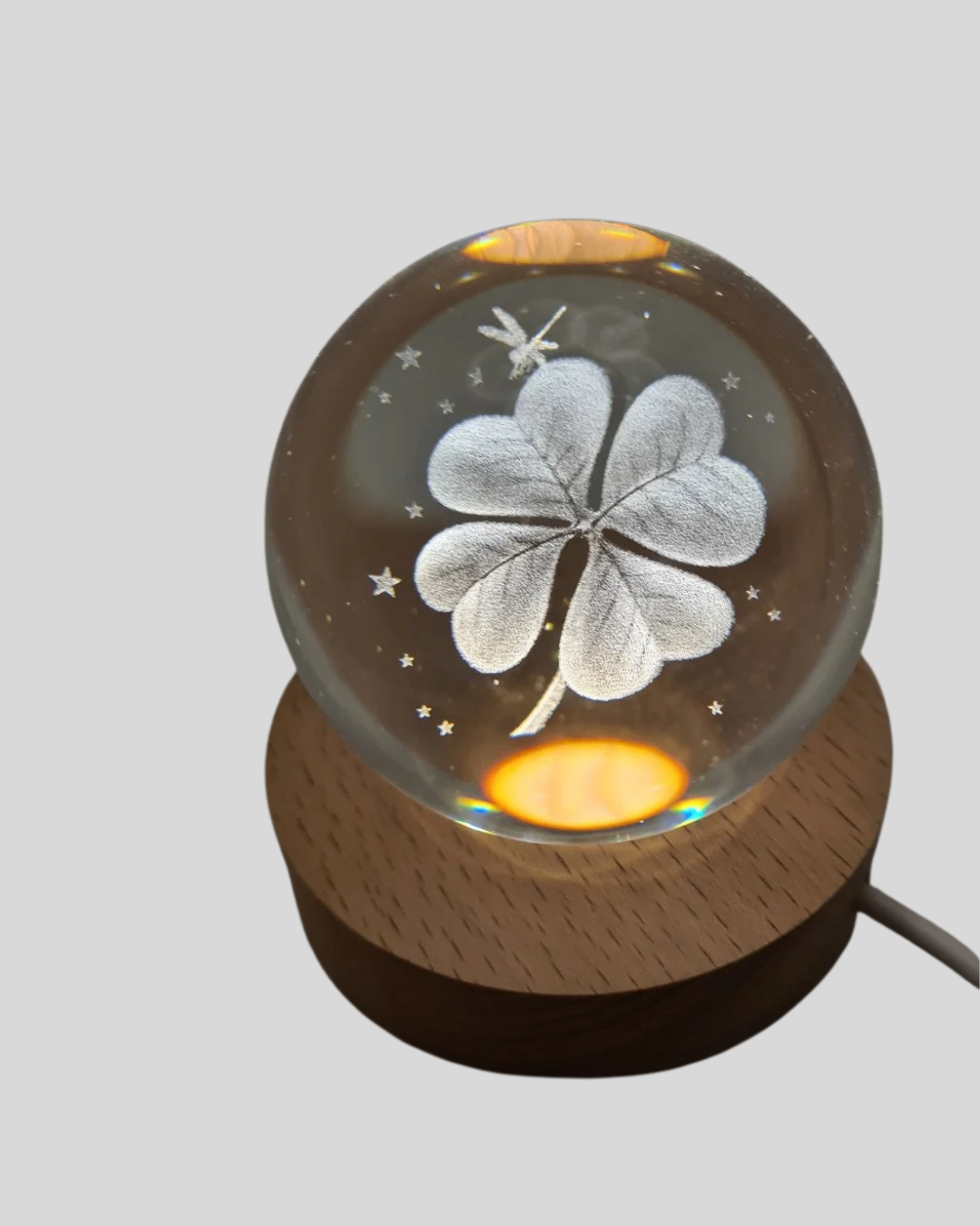 Yonca Bitki Figürlü LED Işıklı Cam Küre USB Ahşap Standlı Gece Lambası