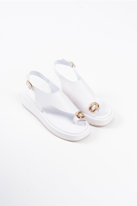 Milena Beyaz Cilt Toka Detaylı Sandalet
