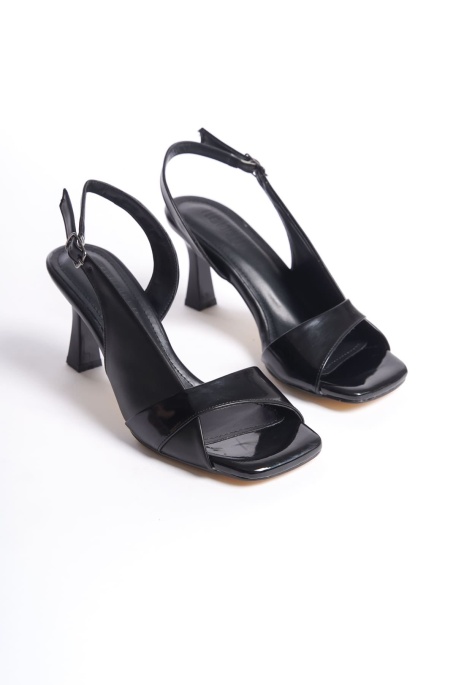 Klein Kadın Siyah Rugan Detaylı Topuklu Sandalet