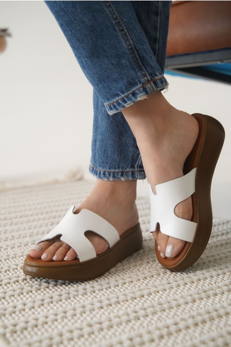 Borlina Beyaz Hakiki Deri Terlik