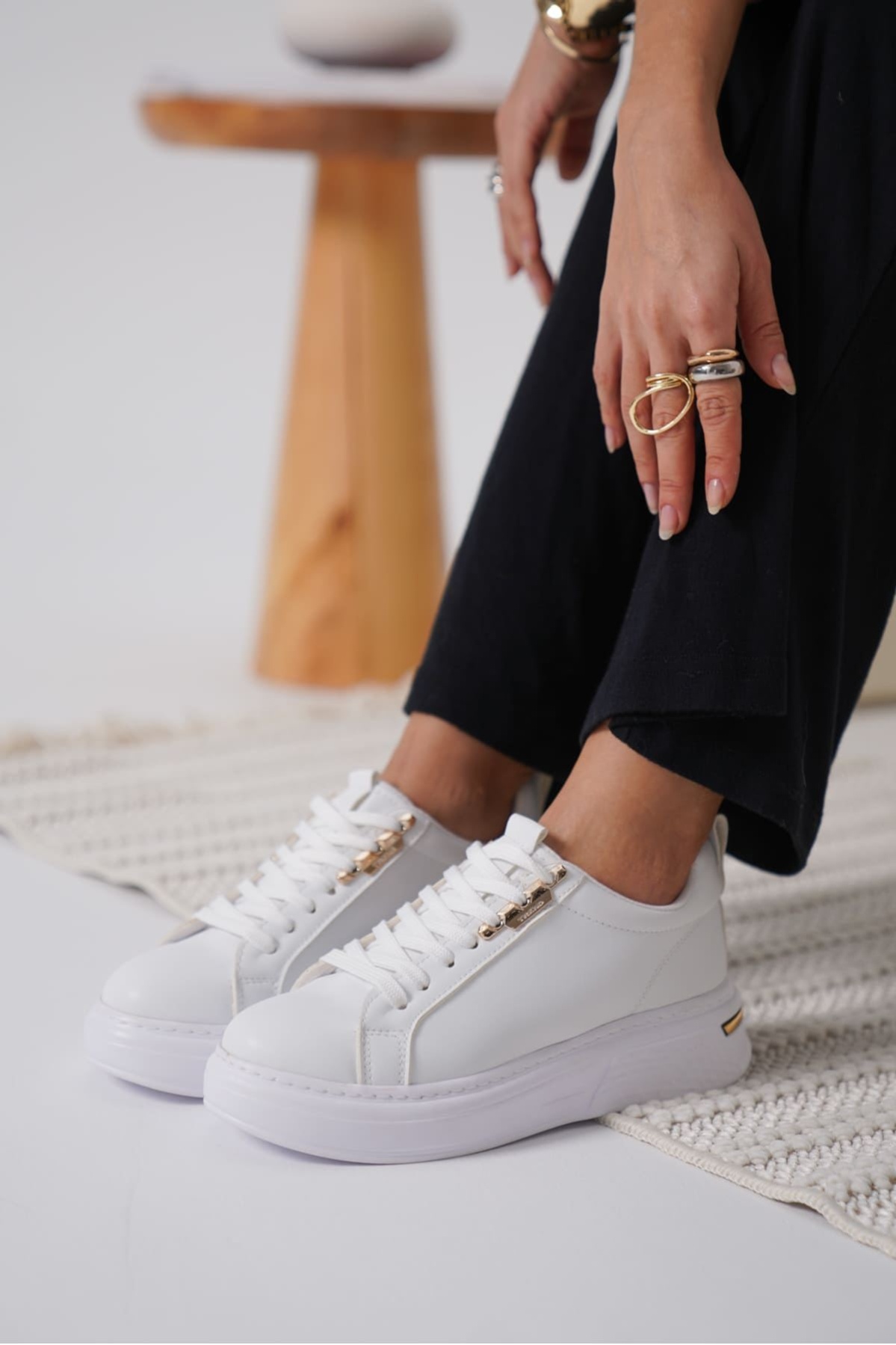 Nova Kadın Gold Detaylı Beyaz Sneaker