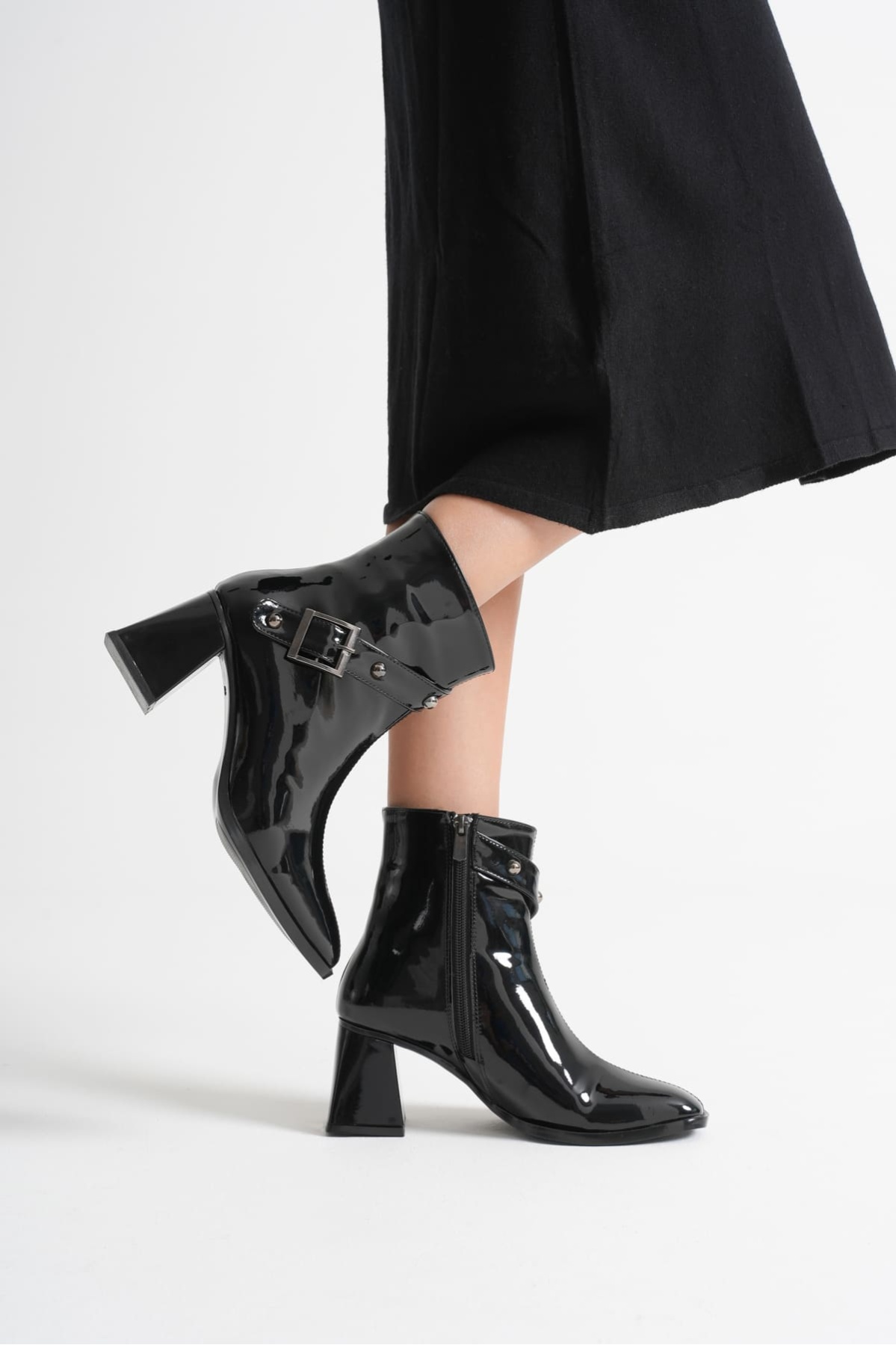 Vera Kadın Siyah Rugan Topuklu Bot