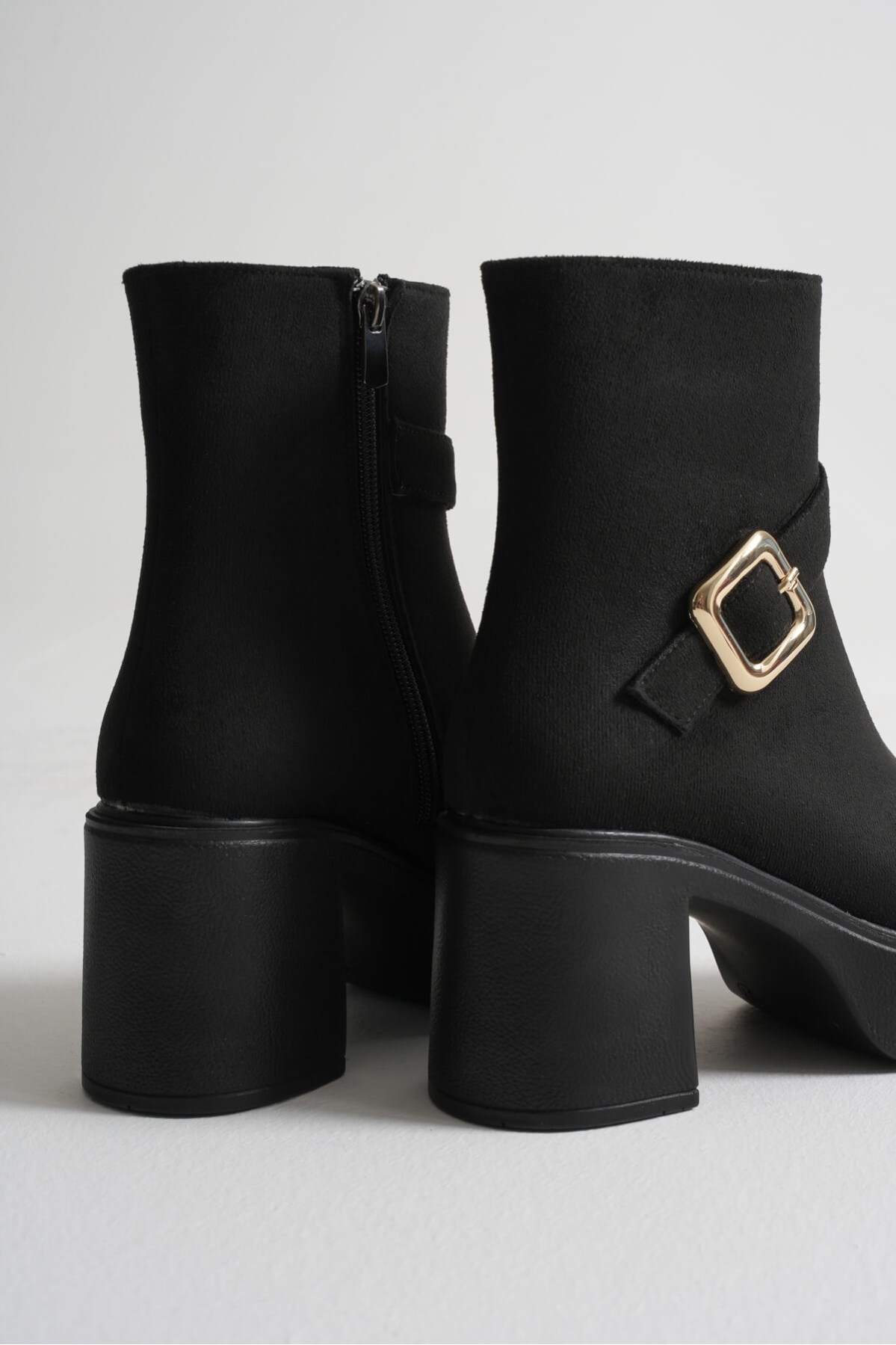 Mona Kadın Siyah Süet Tokalı Topuklu Bot