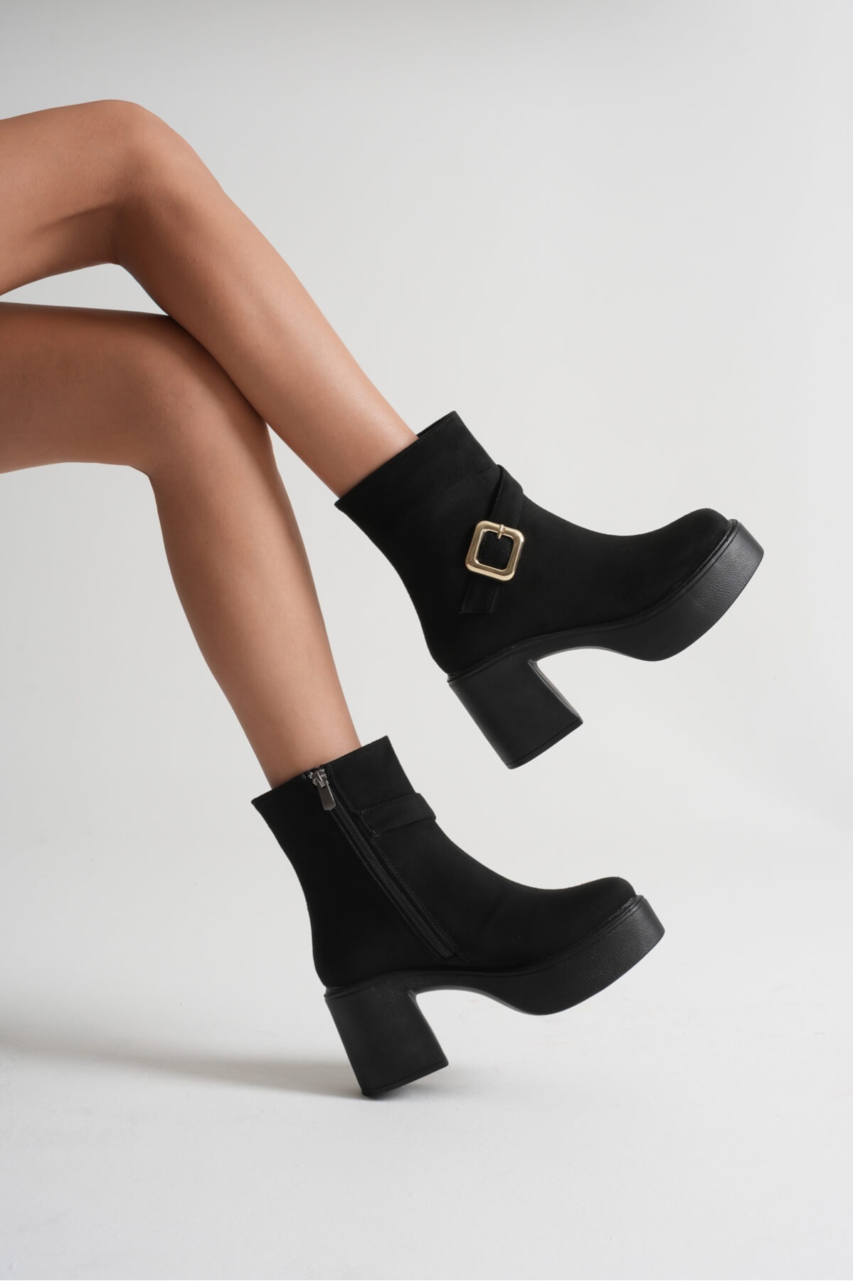 Mona Kadın Siyah Süet Tokalı Topuklu Bot