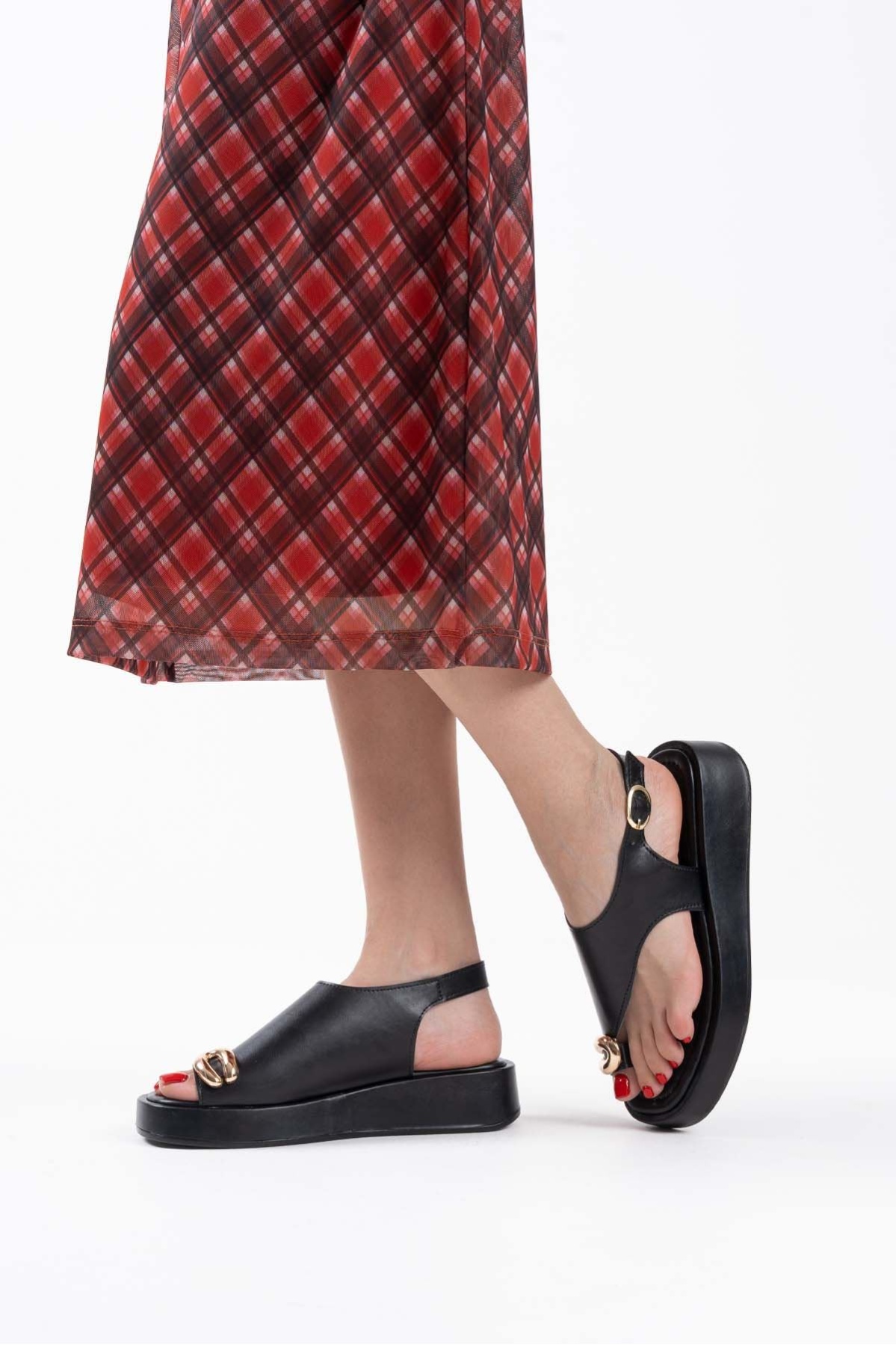 Milena Siyah Cilt Toka Detaylı Sandalet