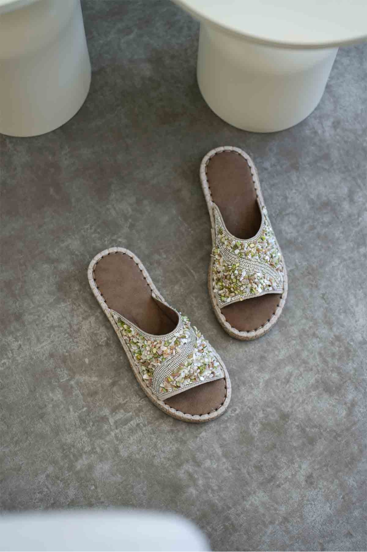 Dennis Kadın Bej Taş İşlemeli Terlik