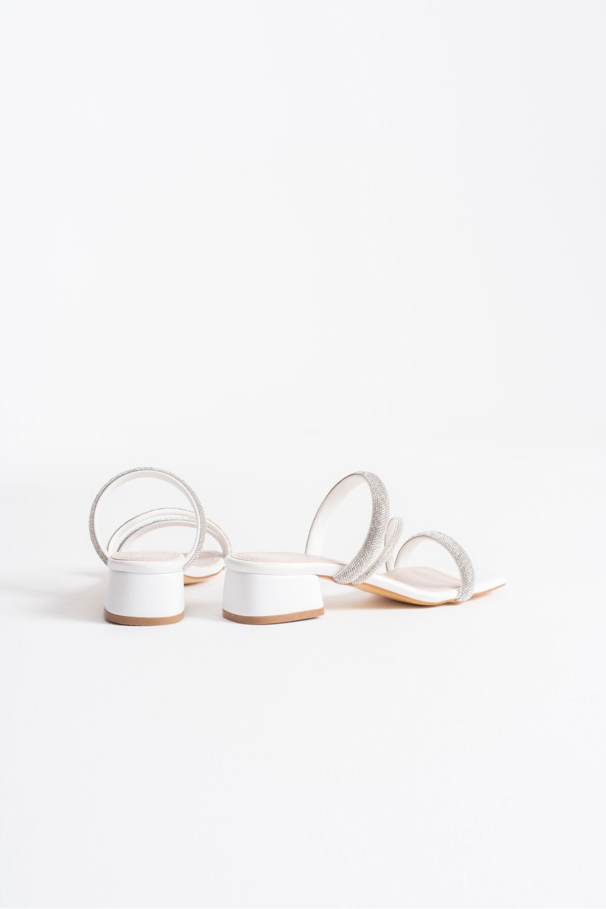 Tanya Beyaz Kadın Taşlı Terlik