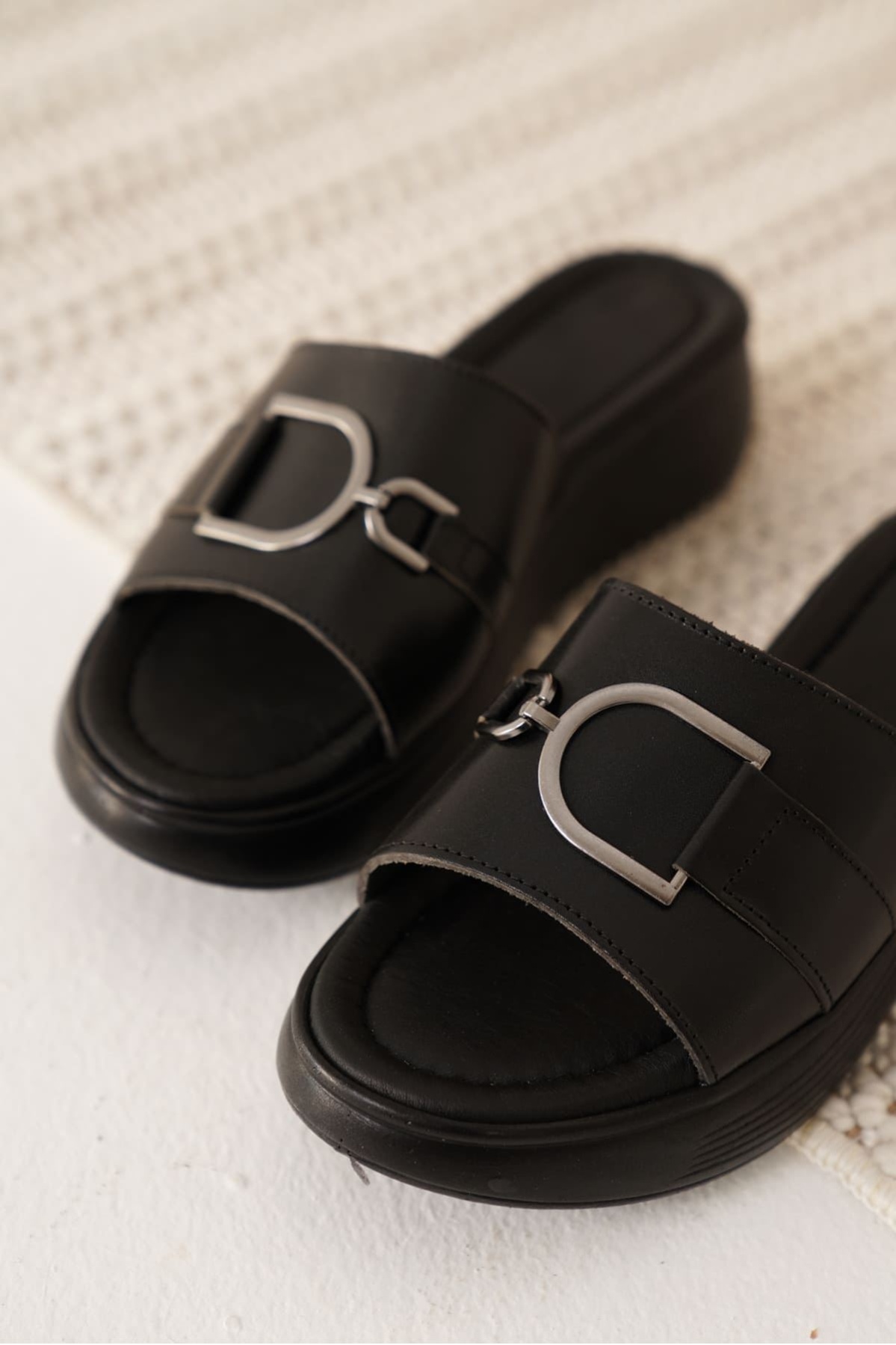 Maria Siyah Hakiki Deri Terlik