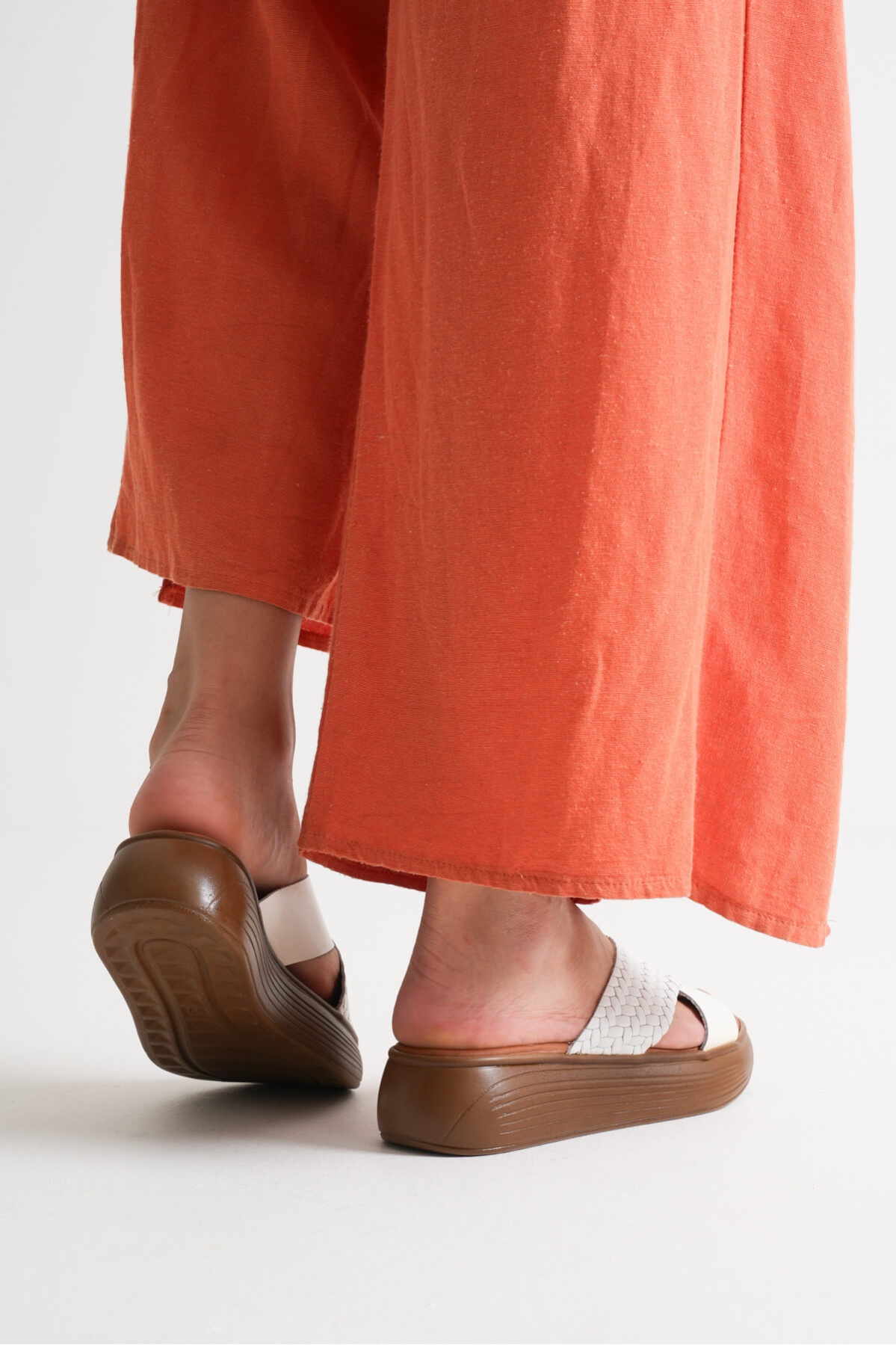 Fayn Beyaz Hakiki Deri Terlik