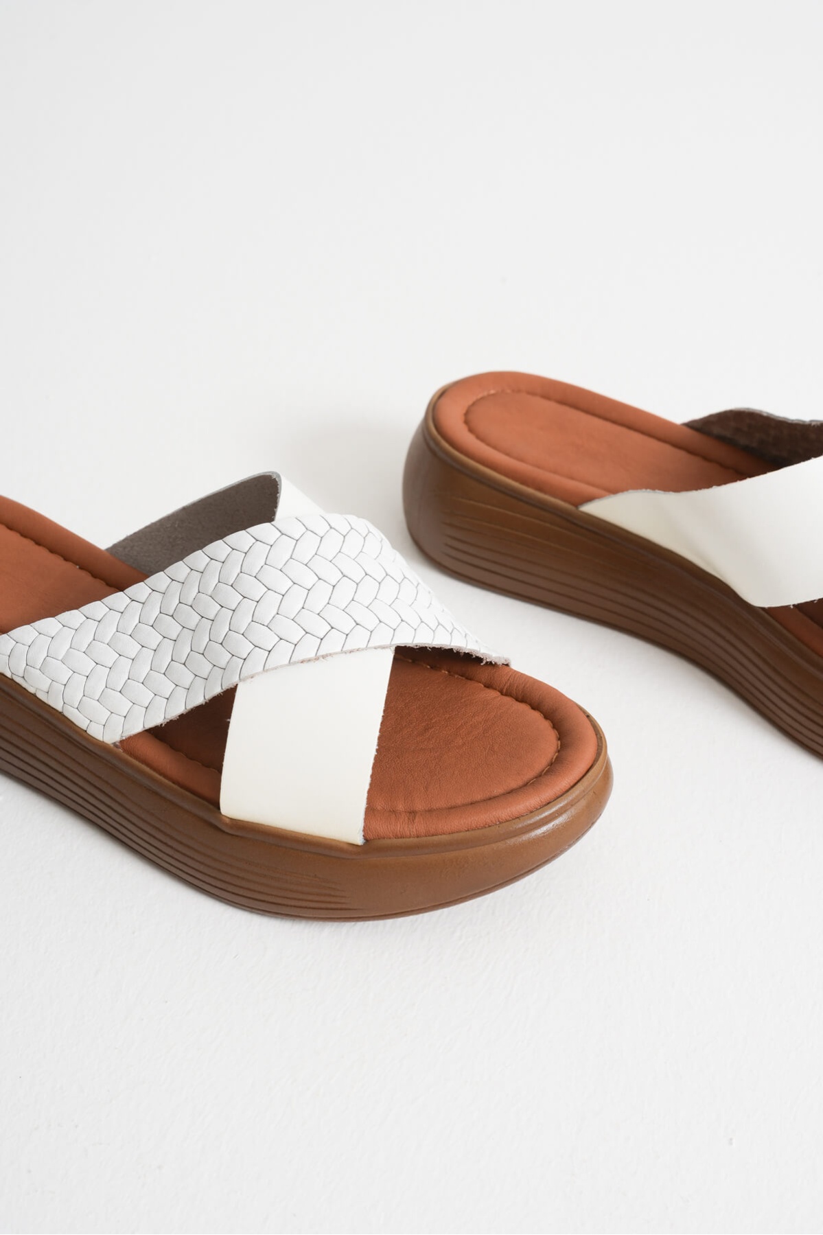 Fayn Beyaz Hakiki Deri Terlik