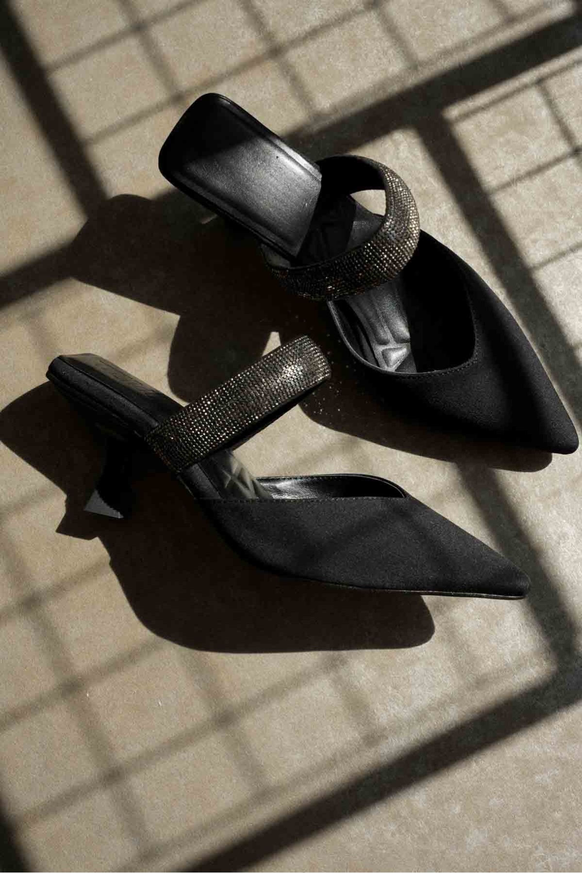 Nina Topuklu Siyah Kadın Terlik