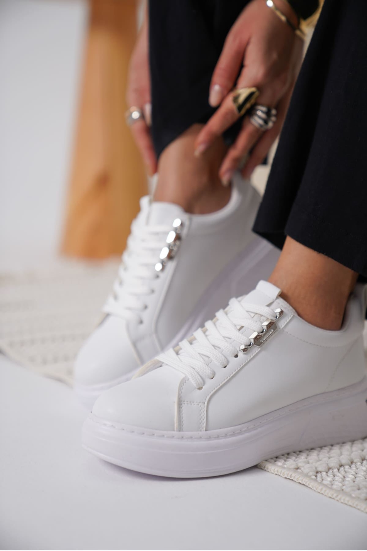 Nova Kadın Gümüş Detaylı Beyaz Sneaker