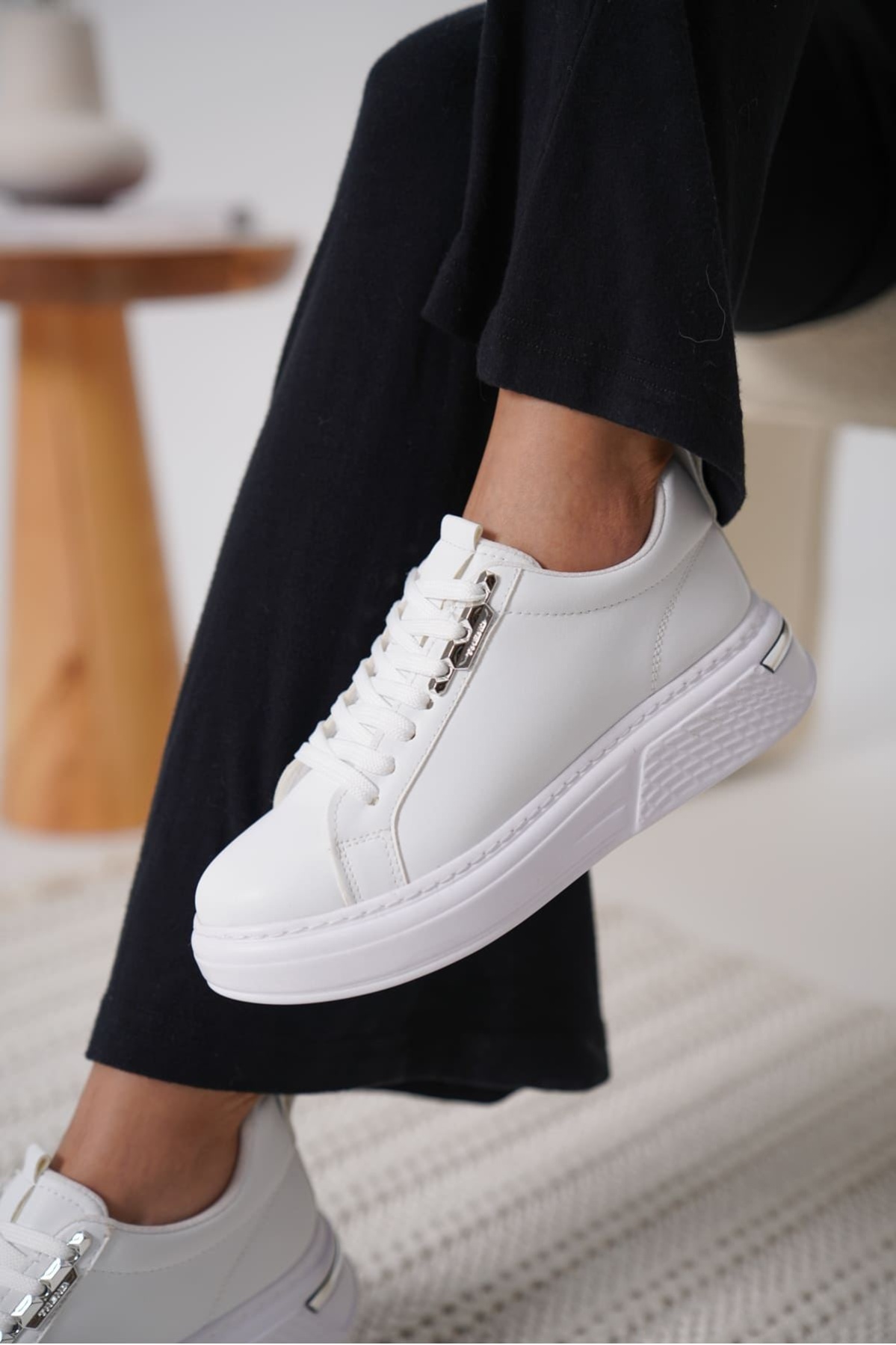 Nova Kadın Gümüş Detaylı Beyaz Sneaker