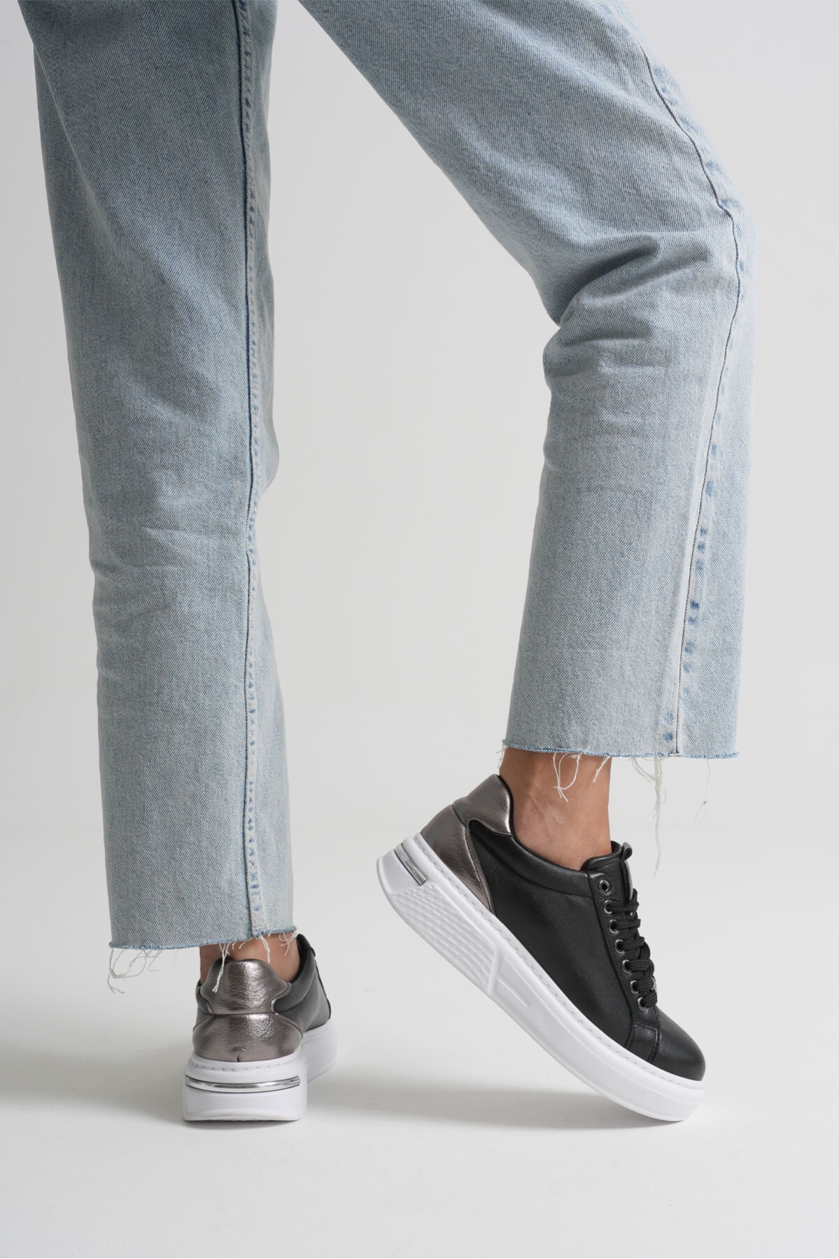 Vega Platin Detaylı Siyah Kadın Spor Ayakkabı