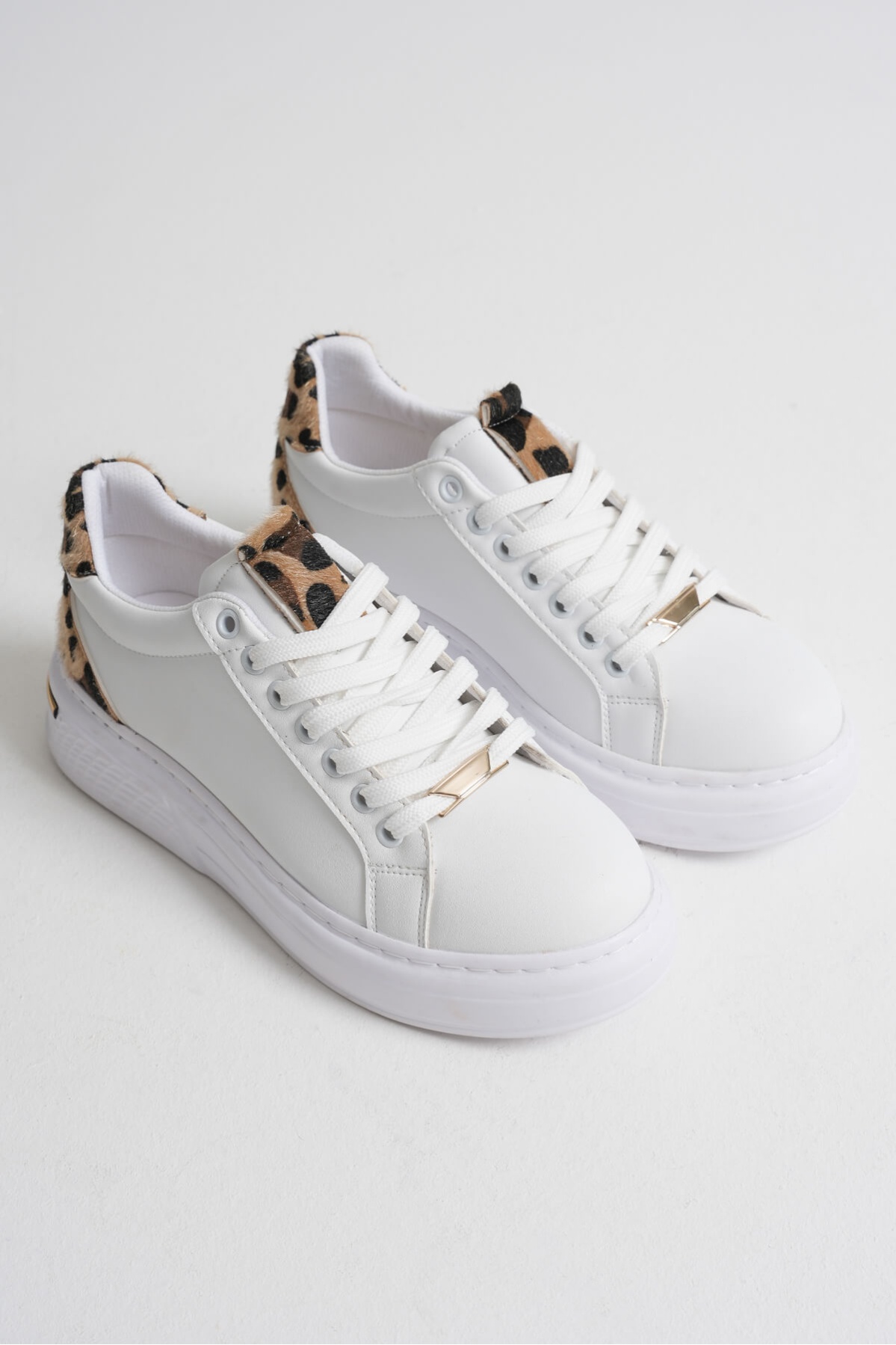 Vega Leopar Detaylı Beyaz Kadın Spor Ayakkabı