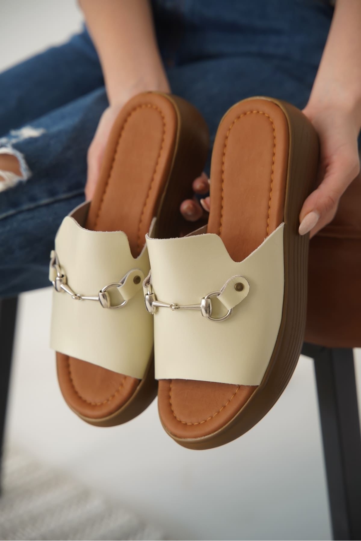 Nelly Bej Hakiki Deri Terlik