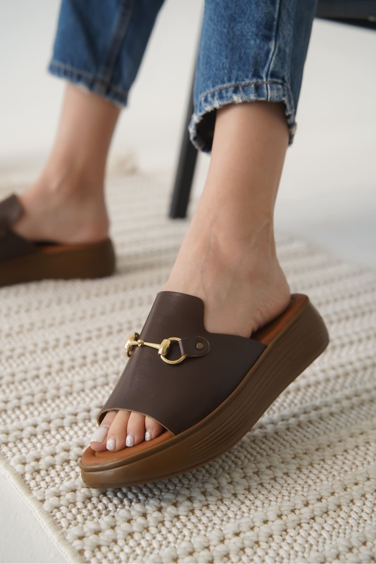 Nelly Acı Kahve Hakiki Deri Terlik