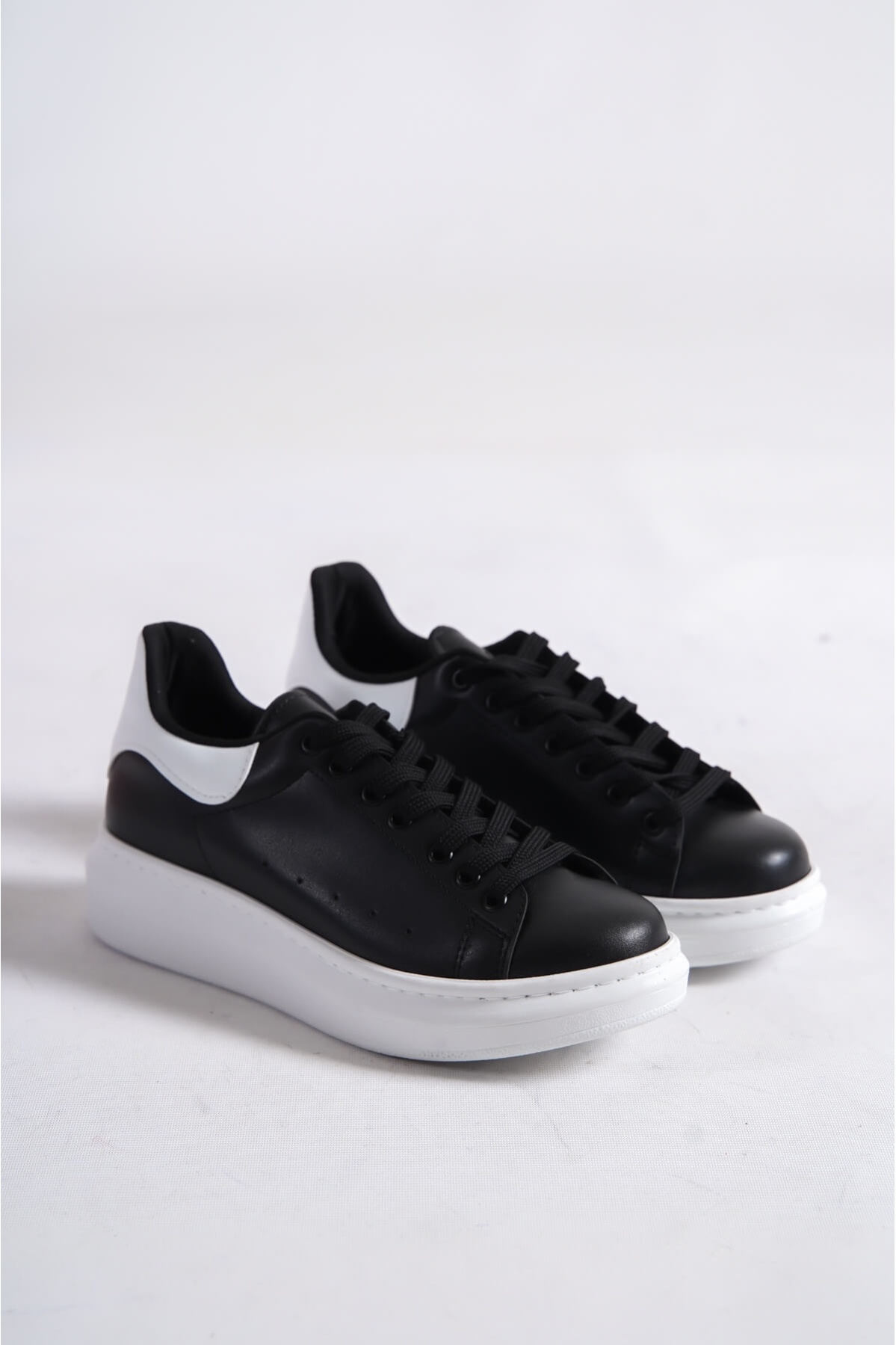 Samira Beyaz Detaylı Siyah Spor Ayakkabı