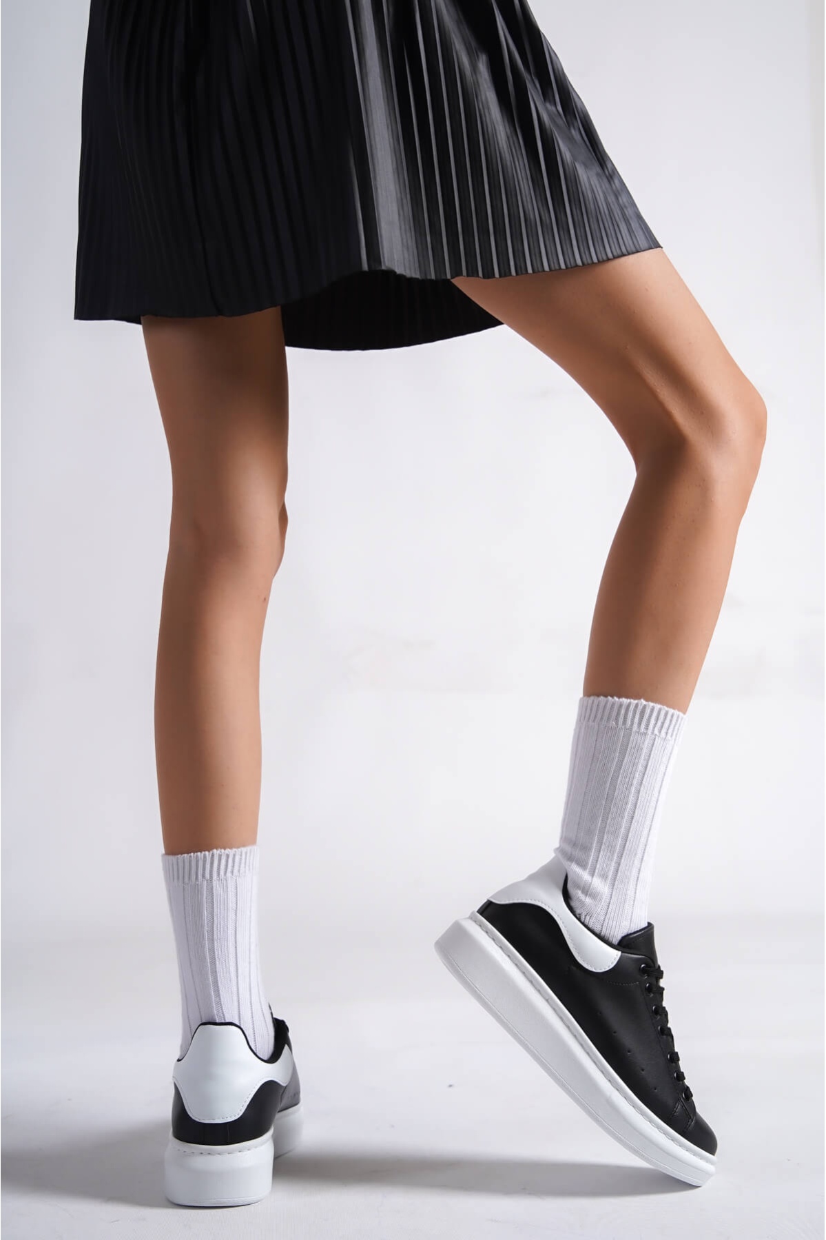 Samira Beyaz Detaylı Siyah Spor Ayakkabı