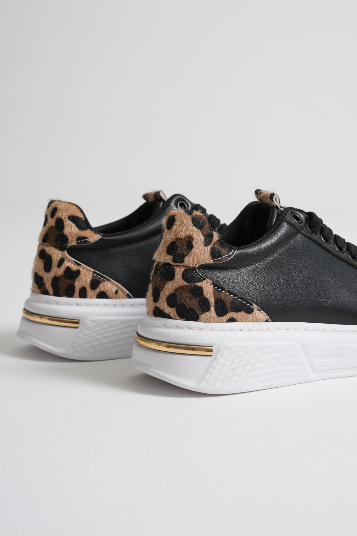 Vega Leopar Detaylı Siyah Kadın Spor Ayakkabı