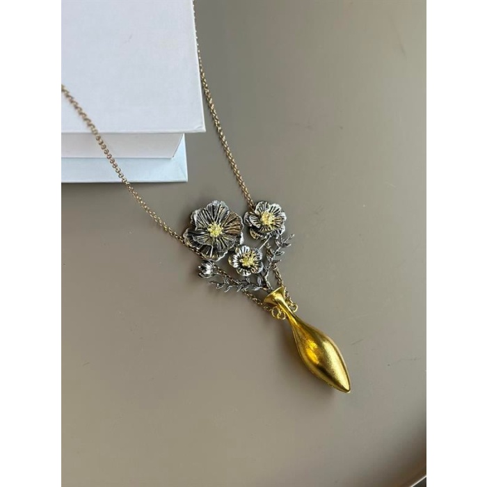 Vazodaki Çiçekler Kolye - Altın