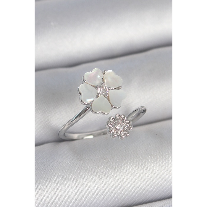 Pirinç Gümüş Renk Beyaz Mineli Çiçek Model Zirkon Taş Detay Kadın Yüzük - TJ-BYK3712