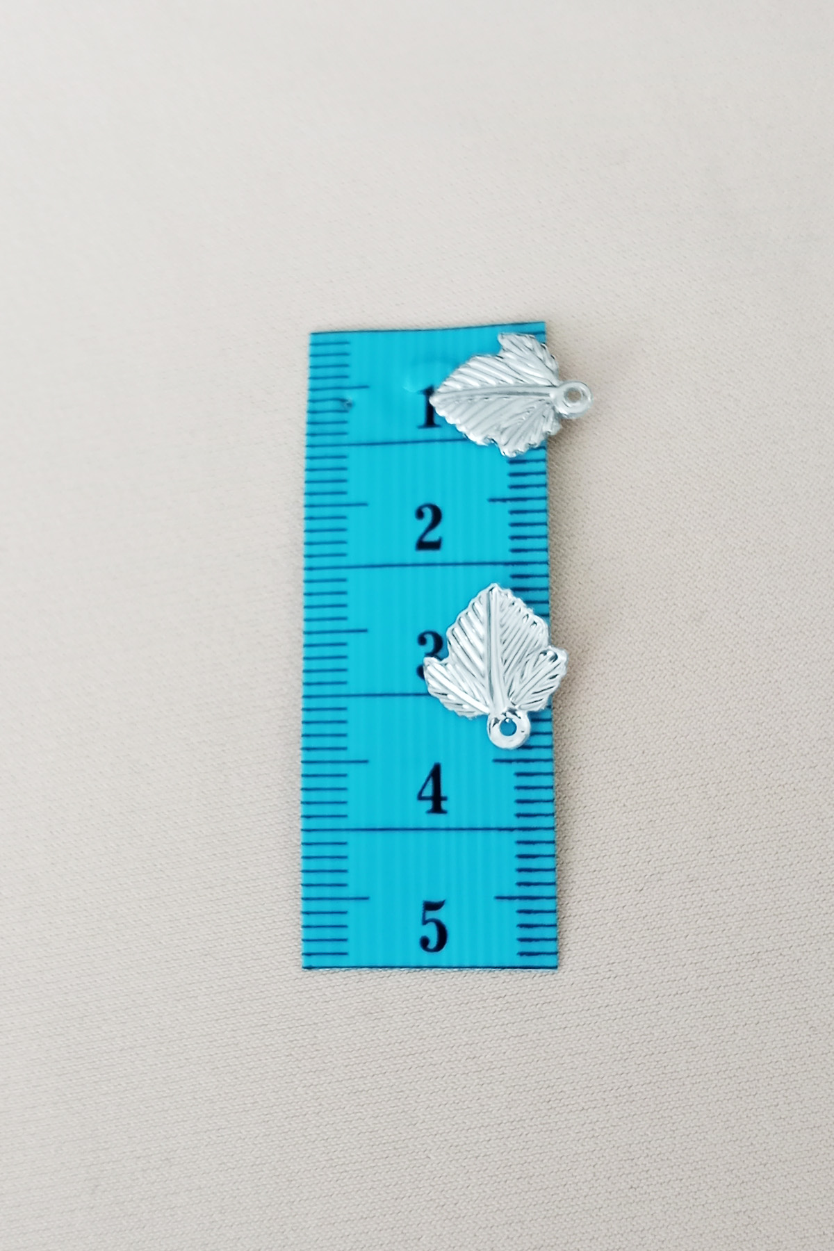 Oya Abiye Bileklik Kolye Pleksi Metalik Plastik Pul Gümüş Renk 24 gram 390 adet - BNC567