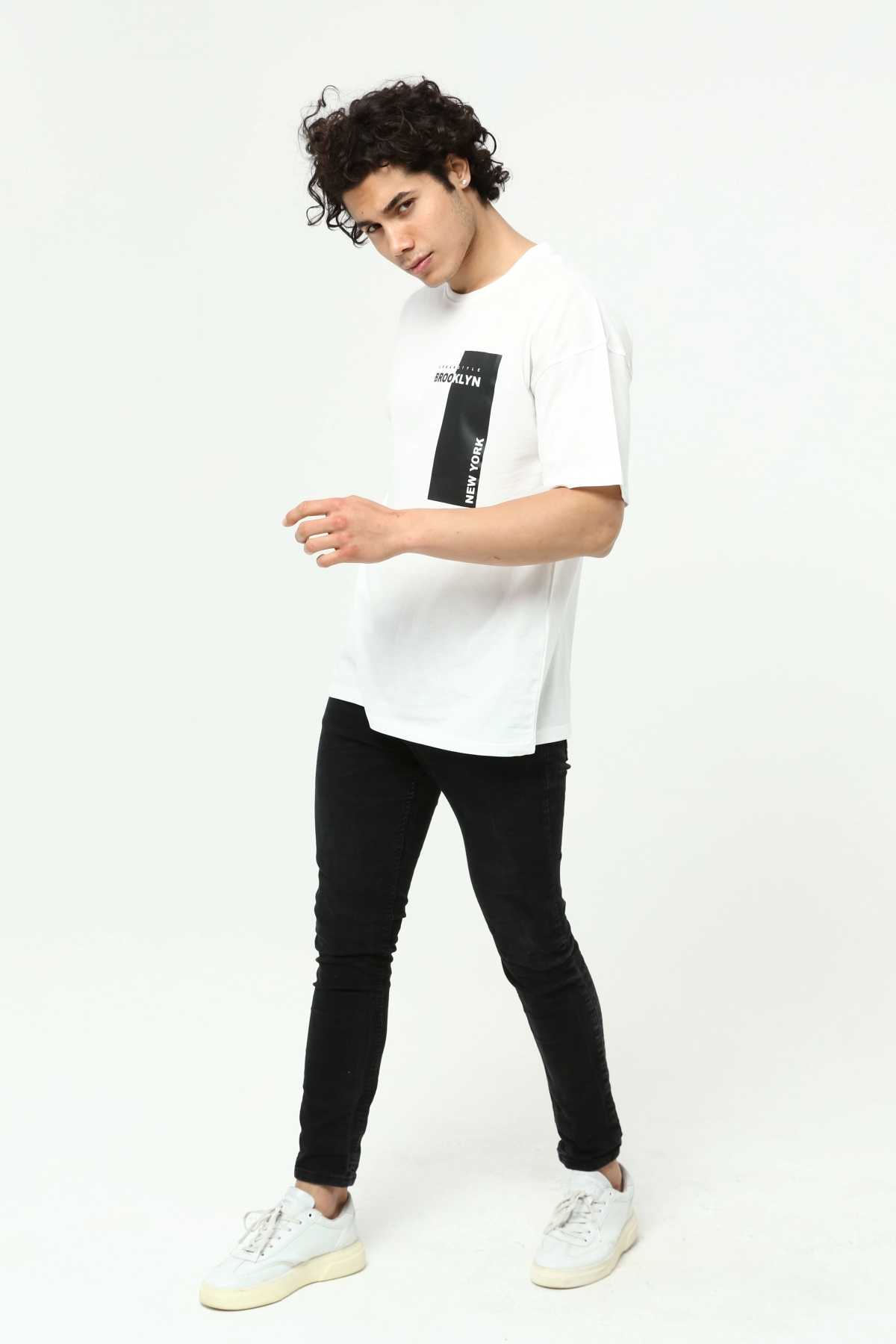 Brooklyn Beyaz Erkek Bisiklet Yaka Oversize Kısa Kollu Baskılı T-Shirt