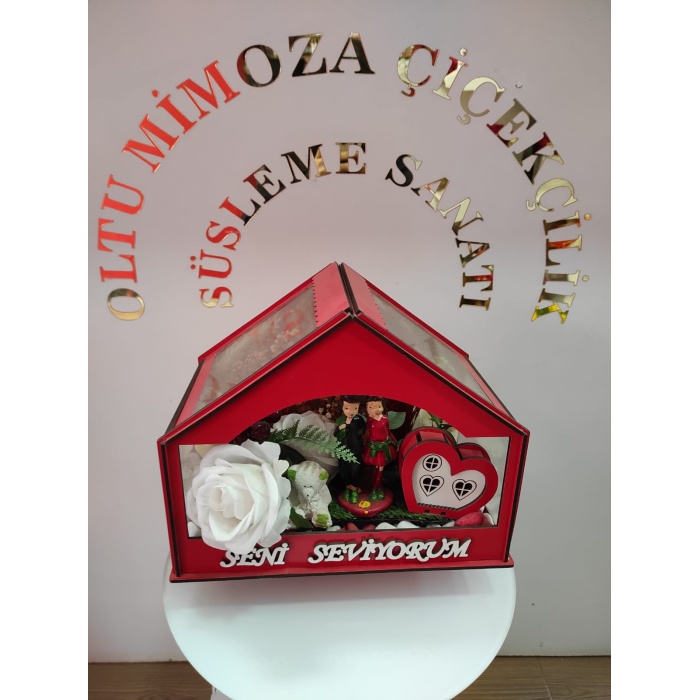 KIRMIZI EV ÇİÇEK DEKOR