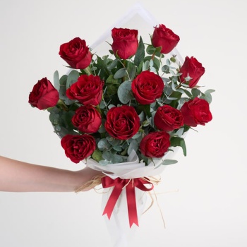 13 Adet Kırmızı Gül