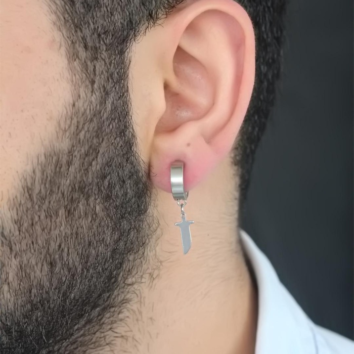Silver Renk Kaplama Kılıç Figürlü Çelik Kıstırmalı Erkek Küpe