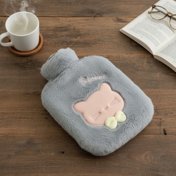 ® Papyonlu Kedi Figürlü Peluş Sıcak Su Torbası 1 Lt – Yumuşak Kılıf, Uzun Süre Sıcak Tutan Termal Su Torbası