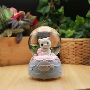 ® Pilli Işıklı Müzikli Kar Küresi–Şanslı Toplu Kedi Figürlü Eğlenceli Masaüstü Biblo, LED Aydınlatmalı Dekoratif Hediyelik Kar Küresi