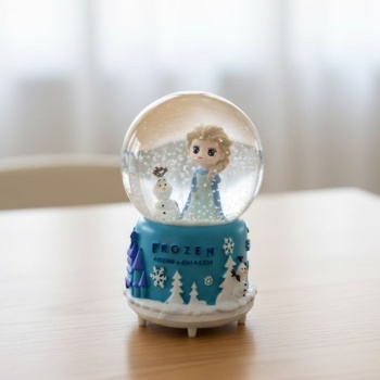 ® Pilli Işıklı Müzikli Kar Küresi–frozen Karlar Ülkesi Figürlü Eğlenceli Masaüstü Biblo, LED Aydınlatmalı Dekoratif Hediyelik Kar Küresi