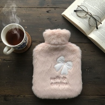 ® Yeni Ürün Hello Everyone Yazılı Kurdeleli Pembe Peluş Sıcak Su Torbası 1 LtYumuşak Kılıf, Uzun Süre Sıcak Tutan Termal Su Torbası