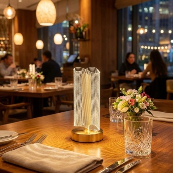 BUFFER® Dalgalı Silindirik Kristal Çizgili Model LED Masa Lambası – Gold Tabanlı, Dokunmatik, 3 Renk Işık Modlu, Şarjlı Modern Dekoratif Gece Lambası