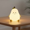 ® 5 Farklı Renk Modlu Armut Figürlü Pofuduk LED Gece Lambası–Yumuşak Dokulu Çocuk Odası ve Dekoratif Şarjlı Ortam Işığı