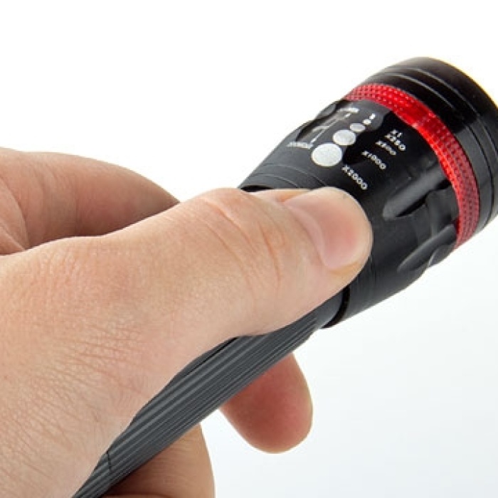 Biyomak® Zoomlu El Feneri Alüminyum Gövde Güçlü Aydınlatma Kompakt El Feneri Uzun Menzilli