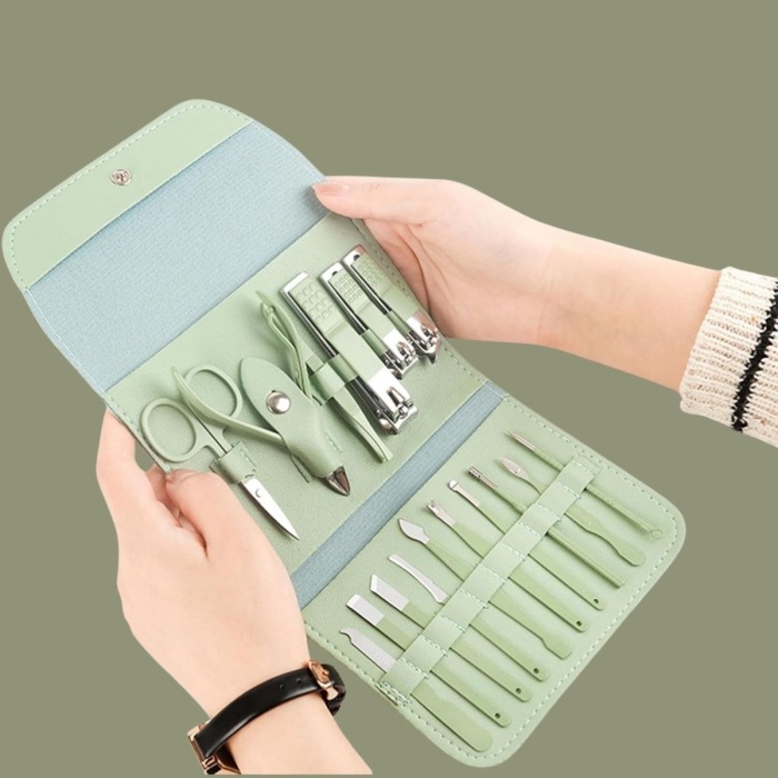 Biomak® Kendiliğininden Çantalı Seyahat Tipi 16 Parça Manikür Pedikür Seti