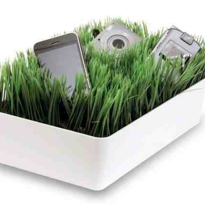 Dekoratif Yapay Çim Şarj İstasyonu Plastik