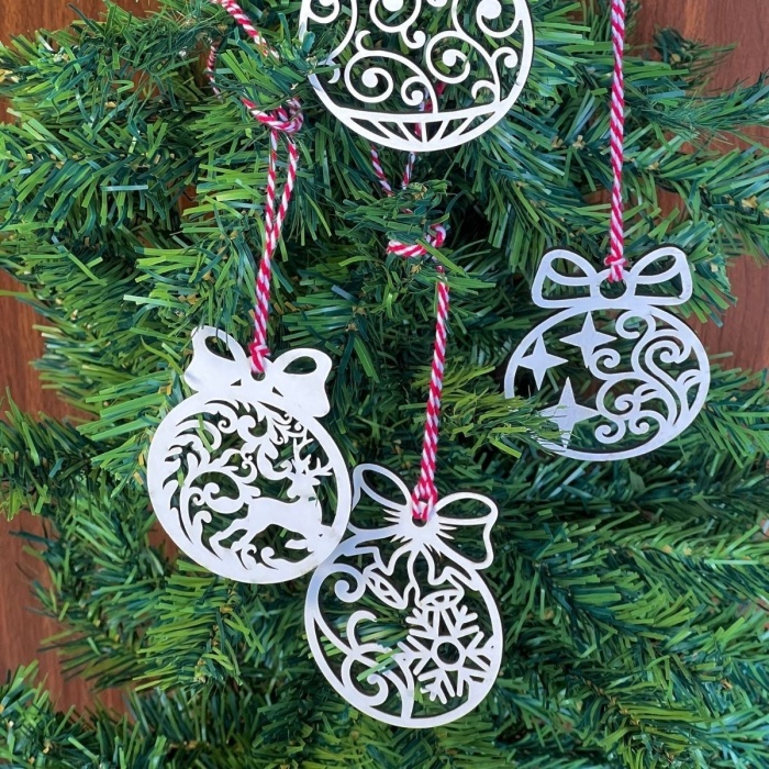 Biyomak® 10 Parça Kırmızı Beyaz İpli Fiyonk Model Ahşap Yılbaşı Ağaç Süsü