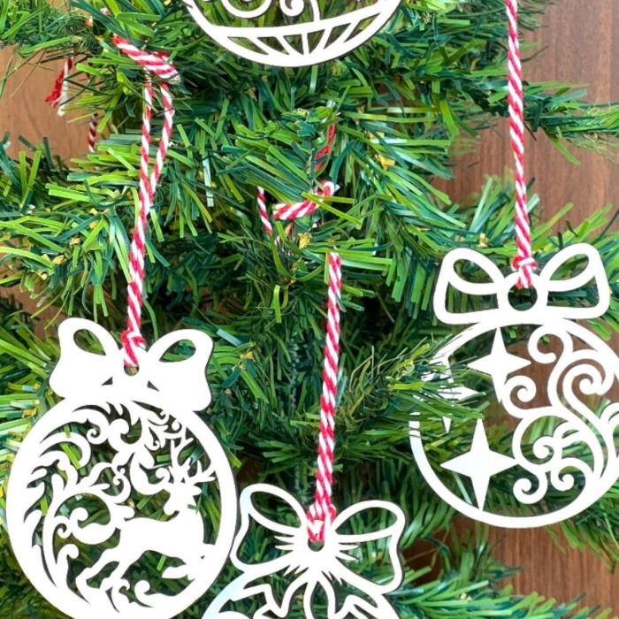 Biyomak® 10 Parça Kırmızı Beyaz İpli Fiyonk Model Ahşap Yılbaşı Ağaç Süsü