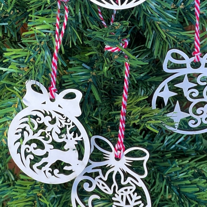 Biyomak® 10 Parça Kırmızı Beyaz İpli Fiyonk Model Ahşap Yılbaşı Ağaç Süsü