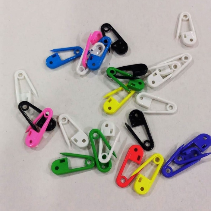 ® Çengelli İğne Plastik Renkli 10 Adet 2 cm
