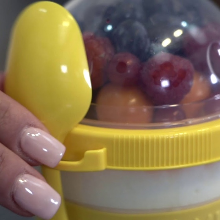 ® Meyve Hazneli - Kaşıklı Portatif Yoğurt Kabı