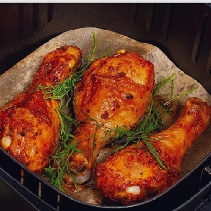 Biyomak® 100 Adet Air Fryer Pişirme Kağıdı Tek Kullanımlık Yağ Su Geçirmez Yapışmaz Deliksiz Düz Kare Model